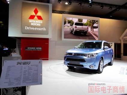 2012年度巴黎車展:三菱(Mitsubishi Motors)的Outlander PHEV采用插電式混合動力/電動傳動系統(Plug-in Hybrid EV System)